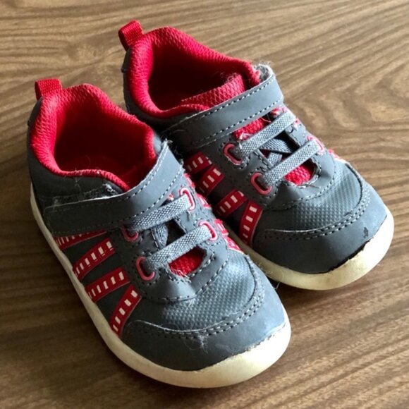 3/20⭐️ Grey and Red Sneakers - Picture 1 of 1